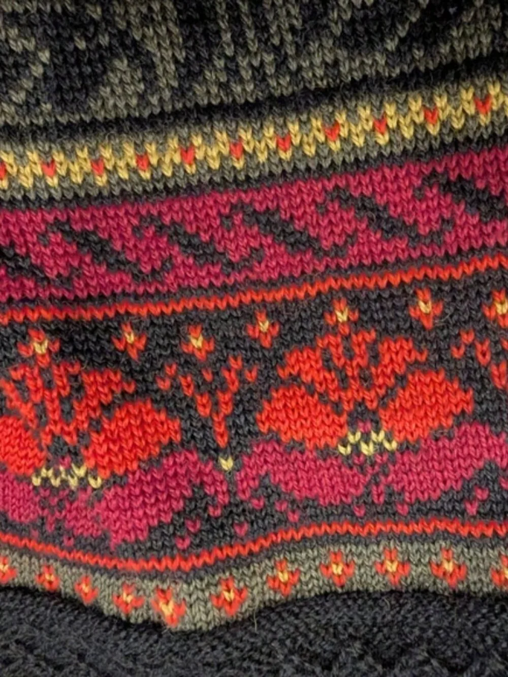 Vintage Dale of Norway black & green Wool cardigan sweater Women's Size Med